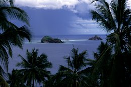 Archipel-des-Comores;-Averse;-Cocotier;-France;-Îlots;-Kaleidos;-Kaleidos-images;-La-parole-à-limage;-Laurent-Abad;-Mayotte;-Mer;-Nuages;-Océan-Indien;-Paysage-marin;-Stories-Pictures
